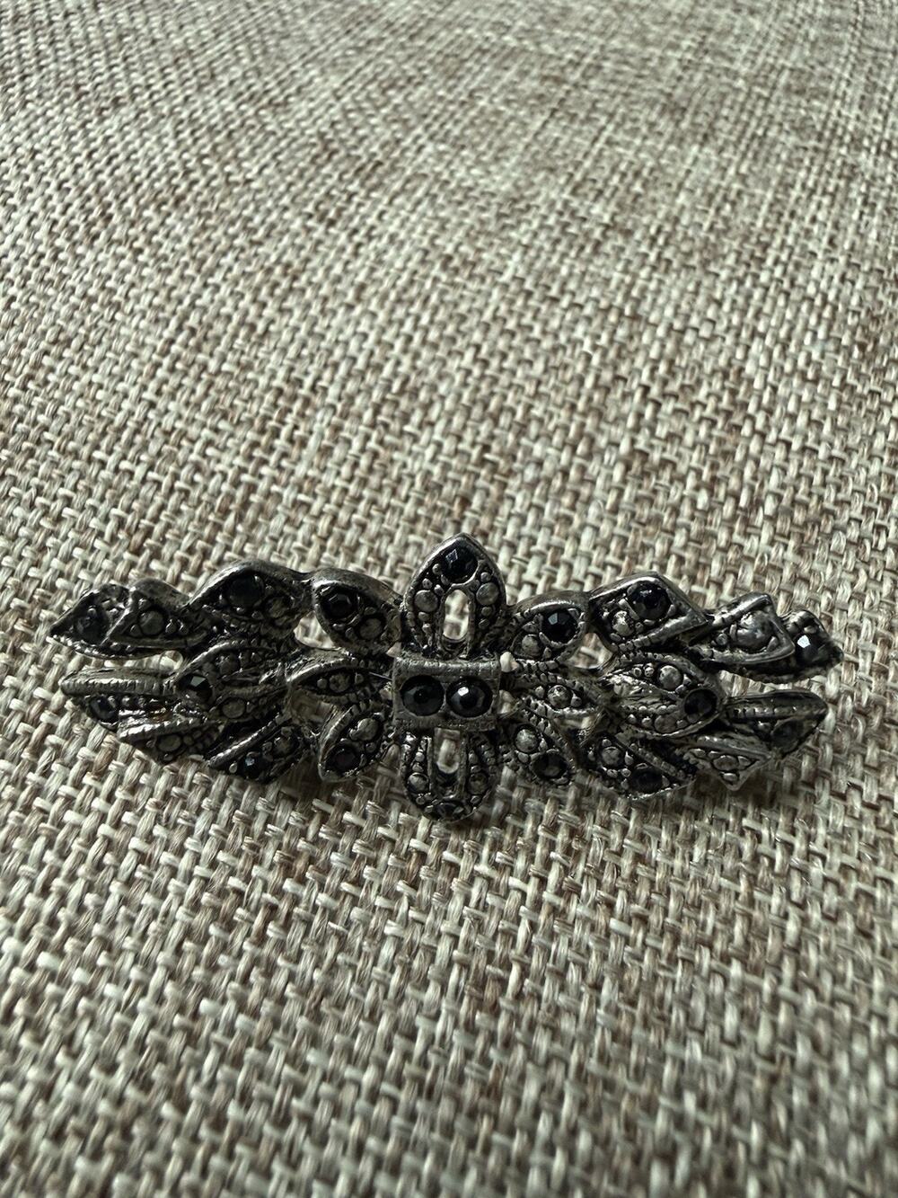 Vintage Art Deco Marcasite Bar Brooch Black Rhinestone Glass Openwork Pin Silver